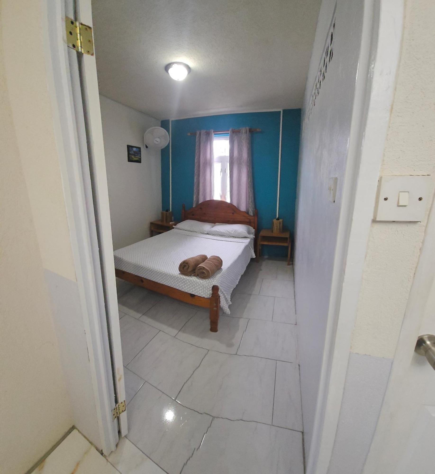 Gloria'S Hideaway Apartment Christ Church Bagian luar foto